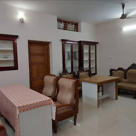 Home In Guruvayur-3 Bedroom Bagian luar foto