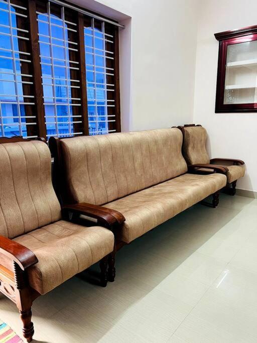 Home In Guruvayur-3 Bedroom Bagian luar foto