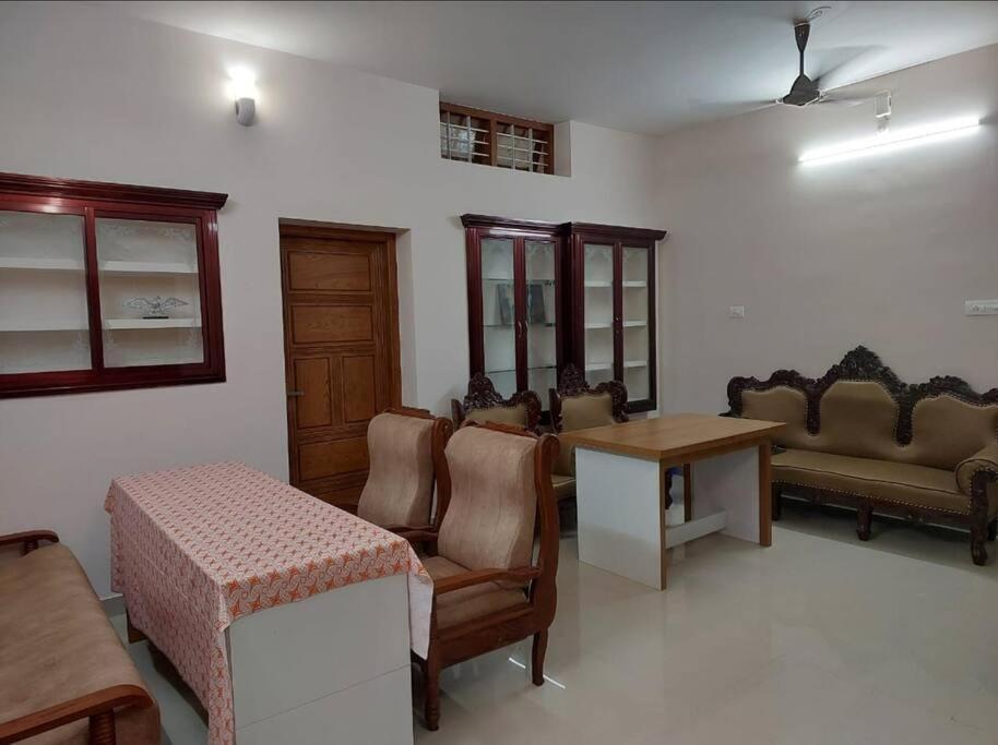 Home In Guruvayur-3 Bedroom Bagian luar foto