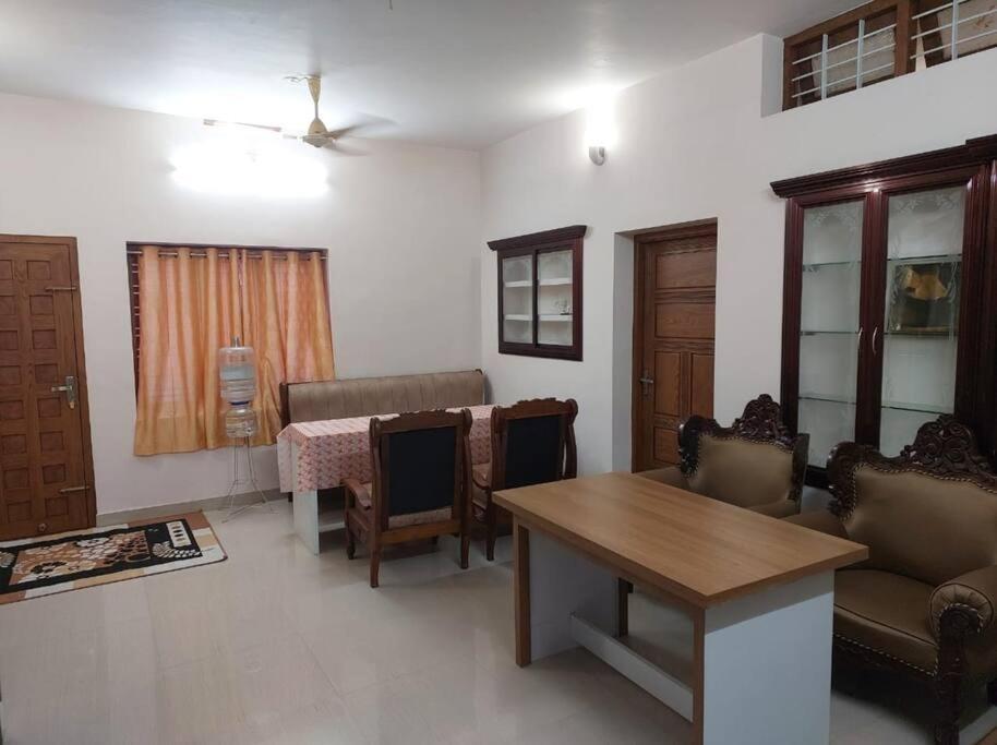 Home In Guruvayur-3 Bedroom Bagian luar foto