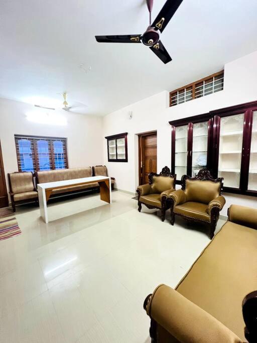 Home In Guruvayur-3 Bedroom Bagian luar foto